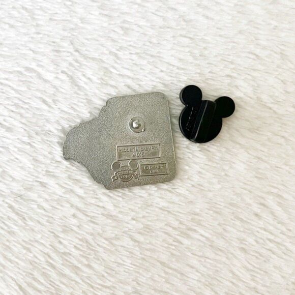 Dumbo Topiary Disney Pin 49555 - Picture 2 of 2